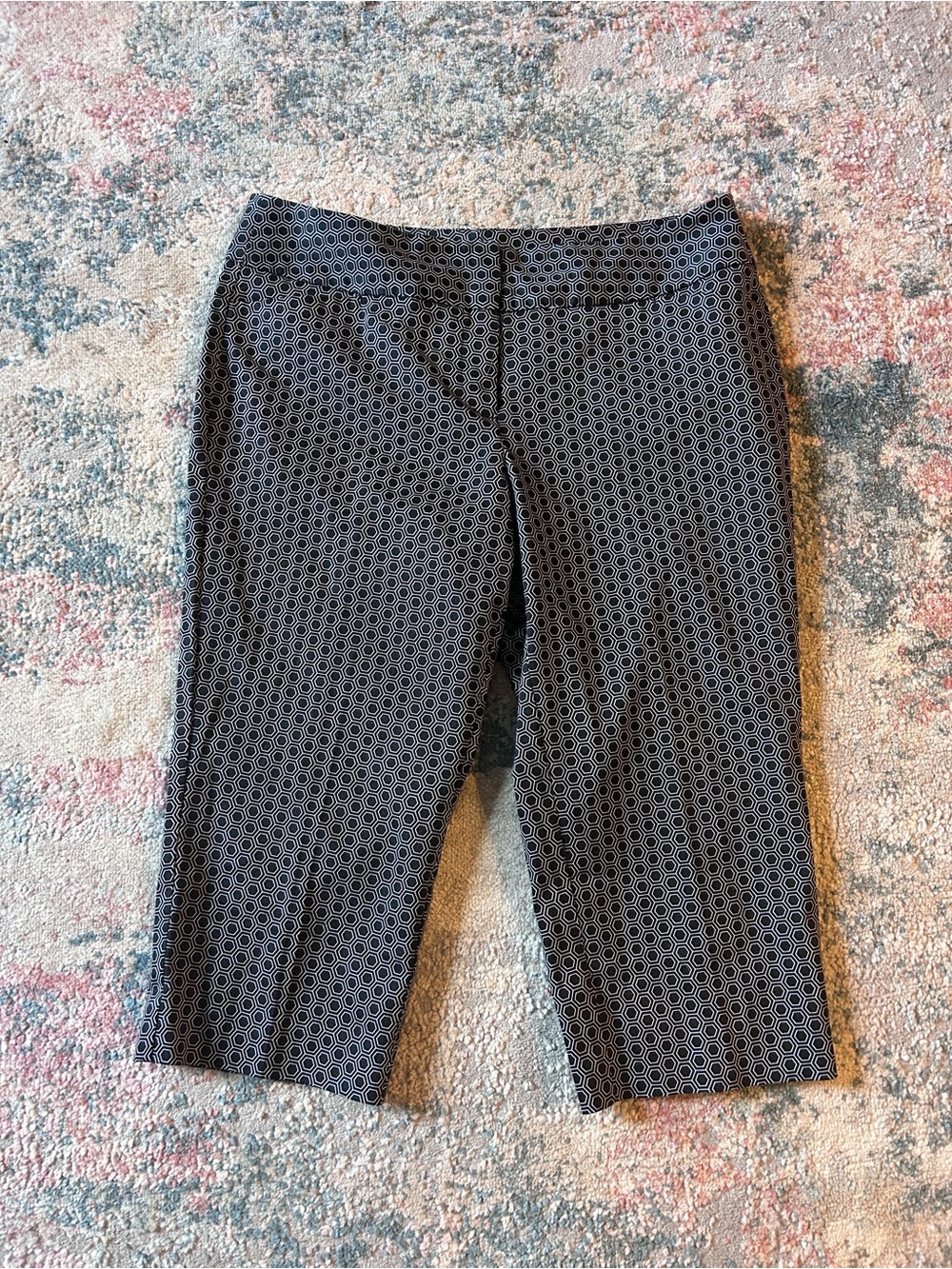 Worthington Black & White Geometric Capri Pants